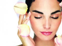 <b>不长脂肪粒的眼部护理细节有哪些</b>