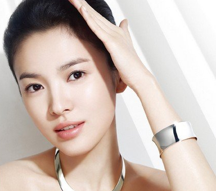 眼部按摩有效消除眼袋