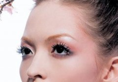 <b>诱惑粉色系妆容怎么化好呢</b>