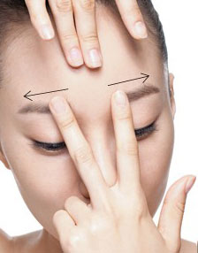 轻拍提拉舒缓眼部神经